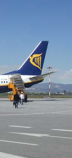 Brescia Aiport: boarding a Ryanair plane