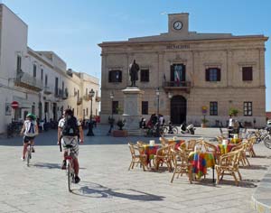 Cyclists in Favignana town