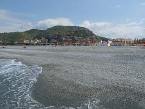 Amantea's beach with the hillside centro storico in the background