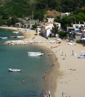 Palinuro: beach by the harbour