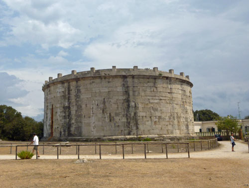 Mausoleum of Lucius Munatius Plancus