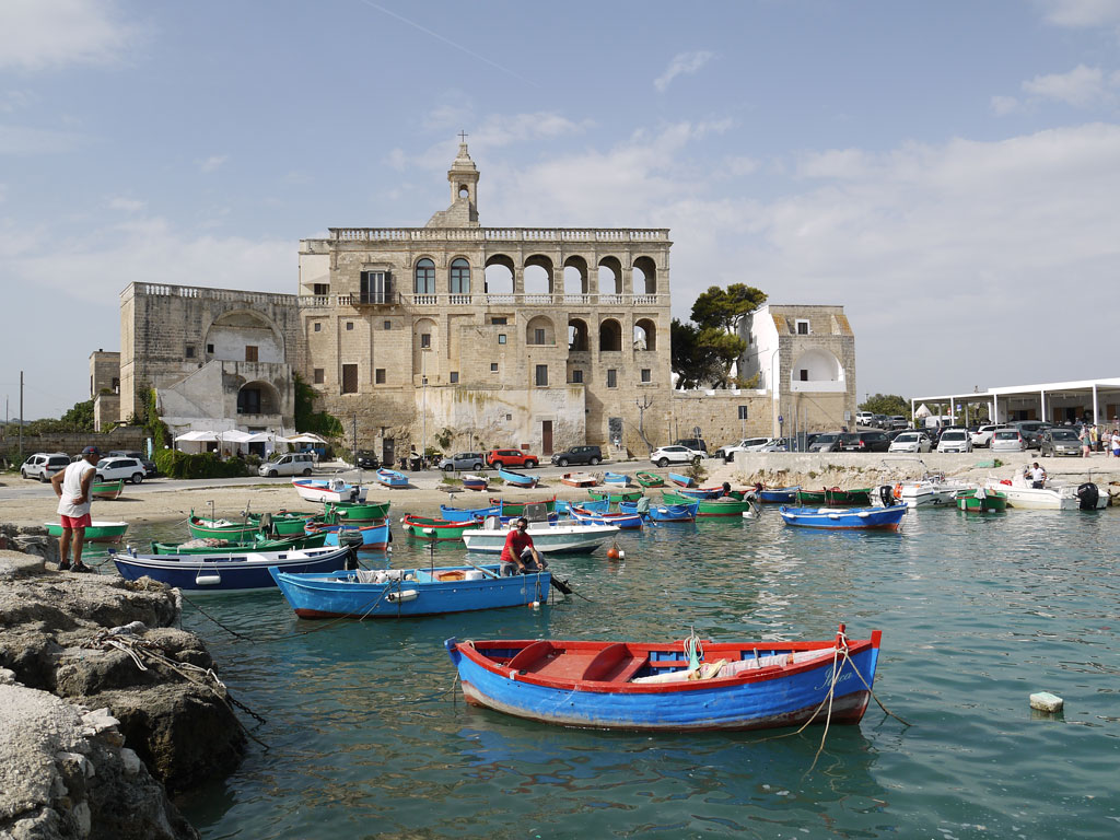 Abbey of San Vito and fishermen